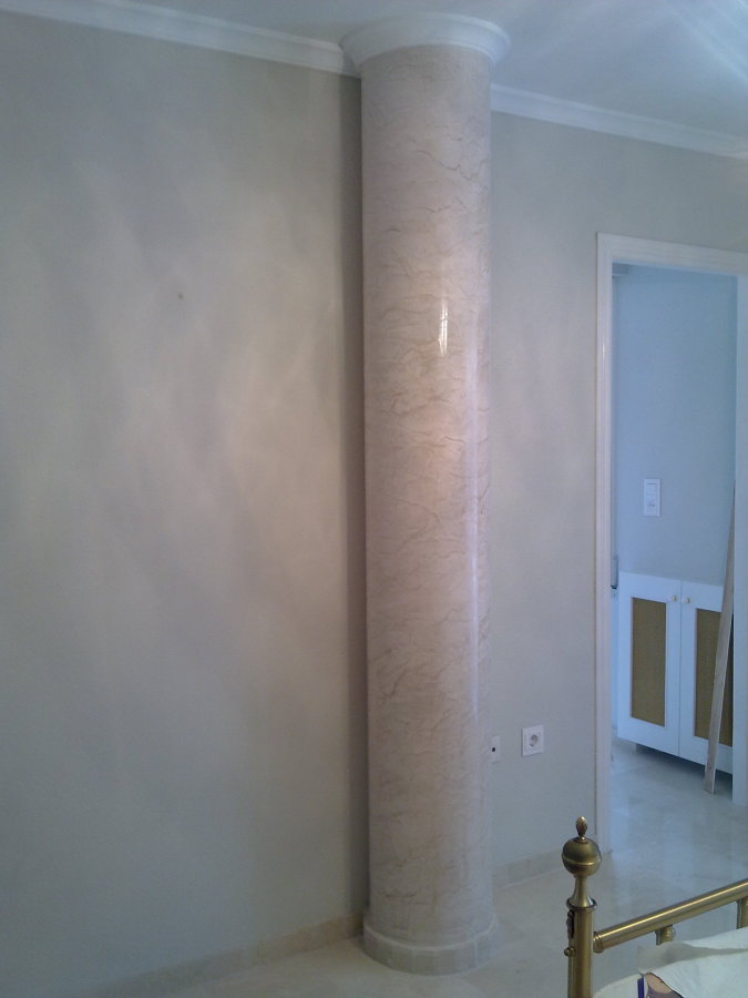 columna en estuco sintético imitación mármol 