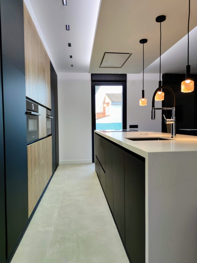 COLUMNAS E ISLA CON MEZCLA DE TEXTURAS