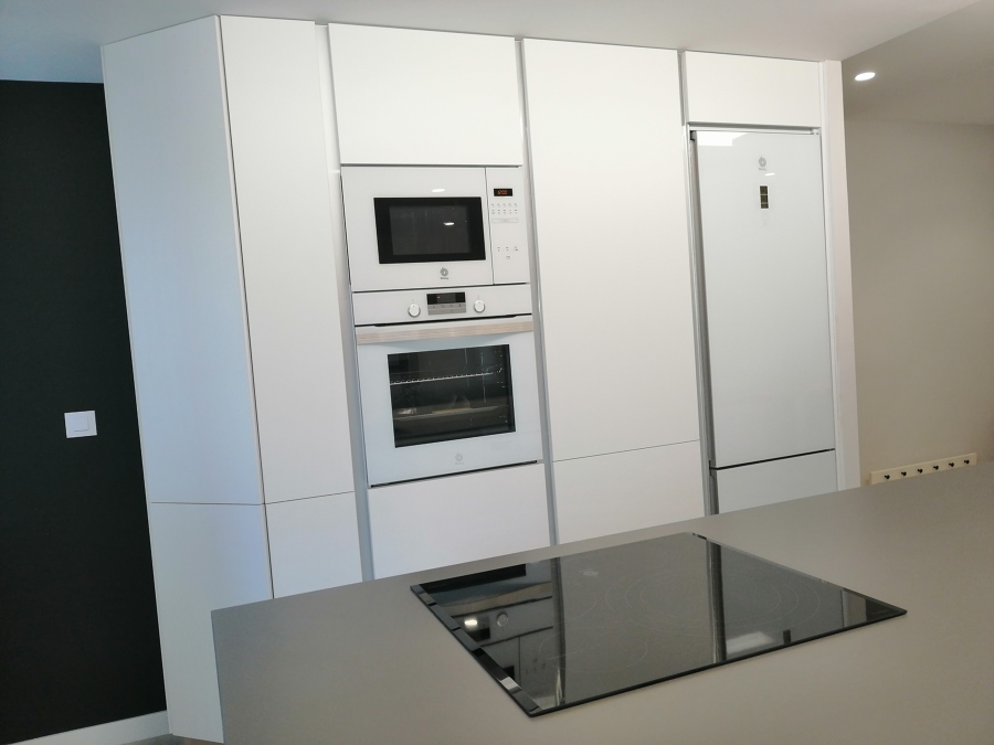 Columnas y pared de pizarra