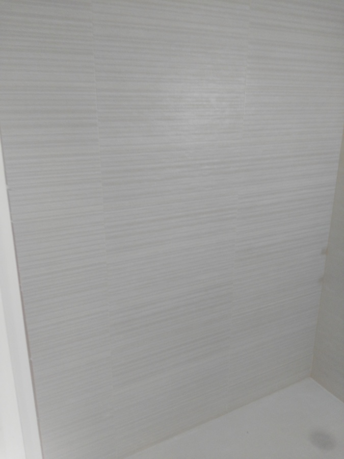 Combinaciones de azulejos,lisos y efecto piedra