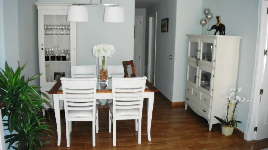 Comedor blanco.