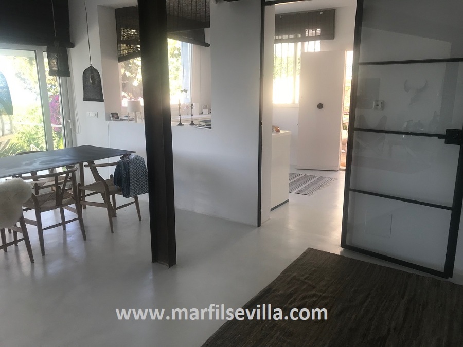 Comedor-cocina MicroCemento blanco