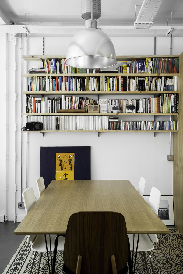 comedor con mesa de madera