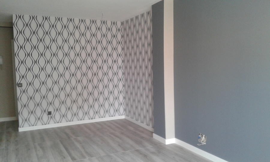 comedor con papel pintado