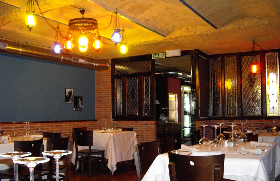 Comedor con vidriera restaurada