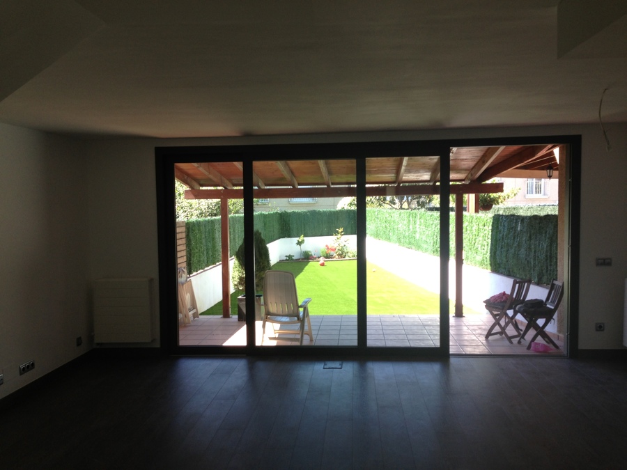 comedor, salida al jardin