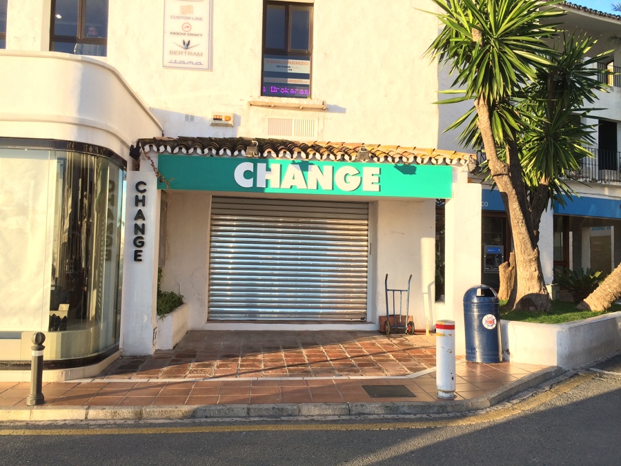 comercio en puerto banús