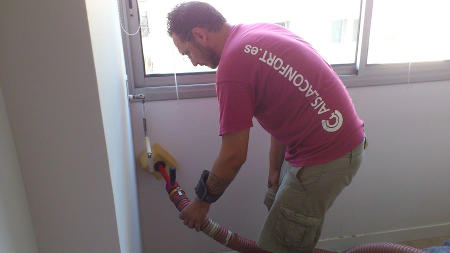 Como aislar su piso con insuflación de celulosa en paredes