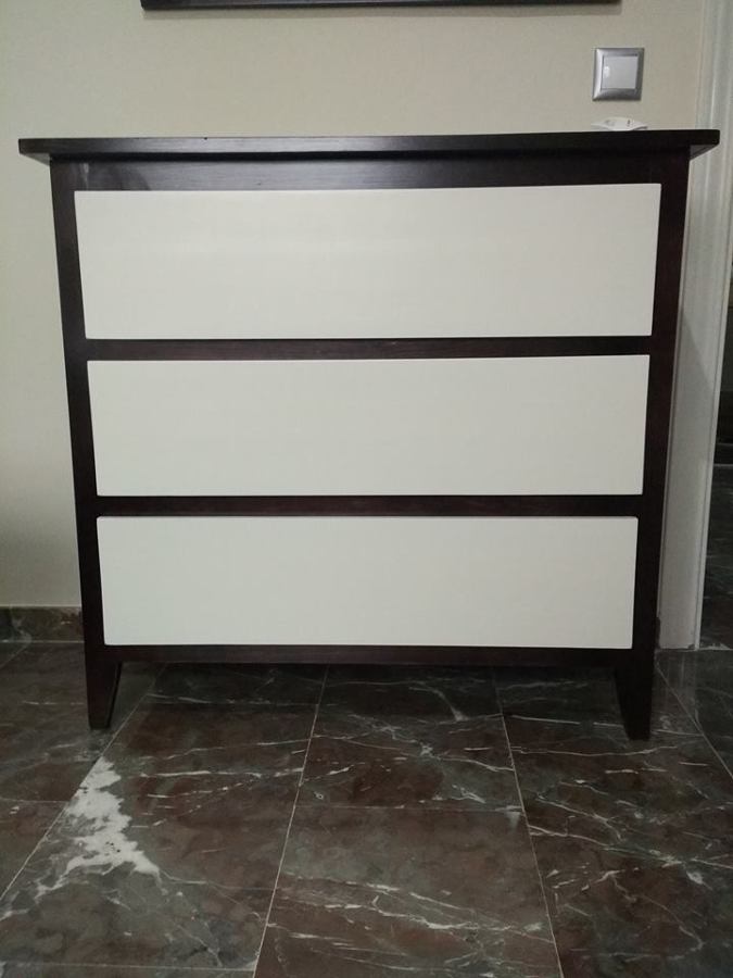 Cómoda en dos colores