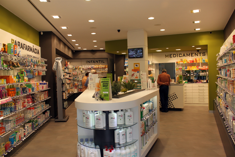 Interiorismo e Imagen Corporativa para Farmacia