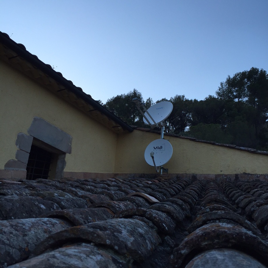 Con un mismo mastil ponemos una antena de television con una de internet