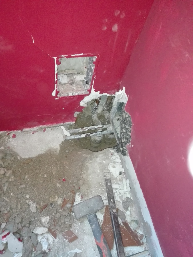 Concesión pésima  nunca se debe instalar un jevo en mitad de un forjado