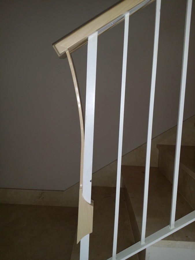 CONEXION DE MATERIALES,MADERA ABRAZA A HIERRO