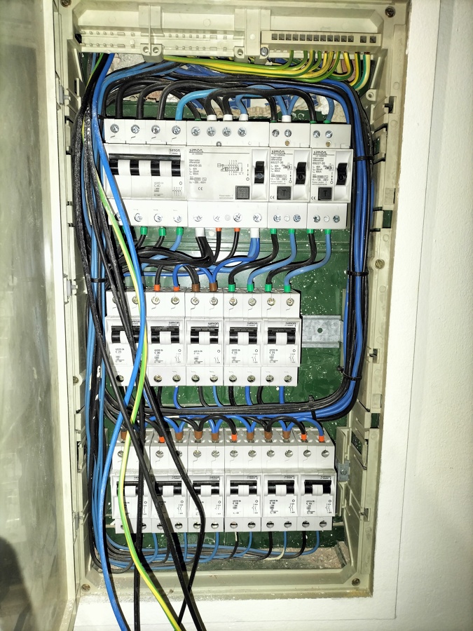 Conexionado en cuadro principal de mando y protección