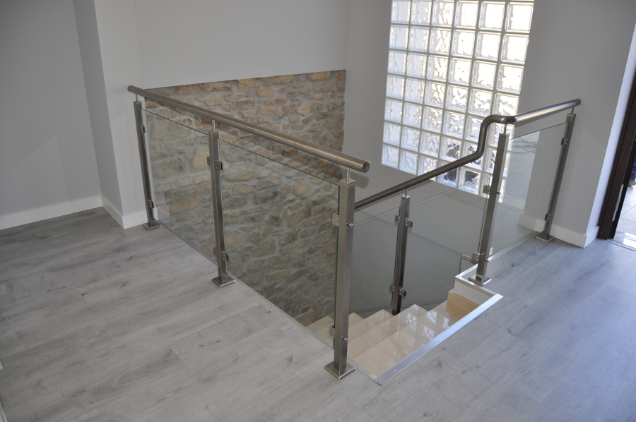 Conjunto de barandillas interiores.