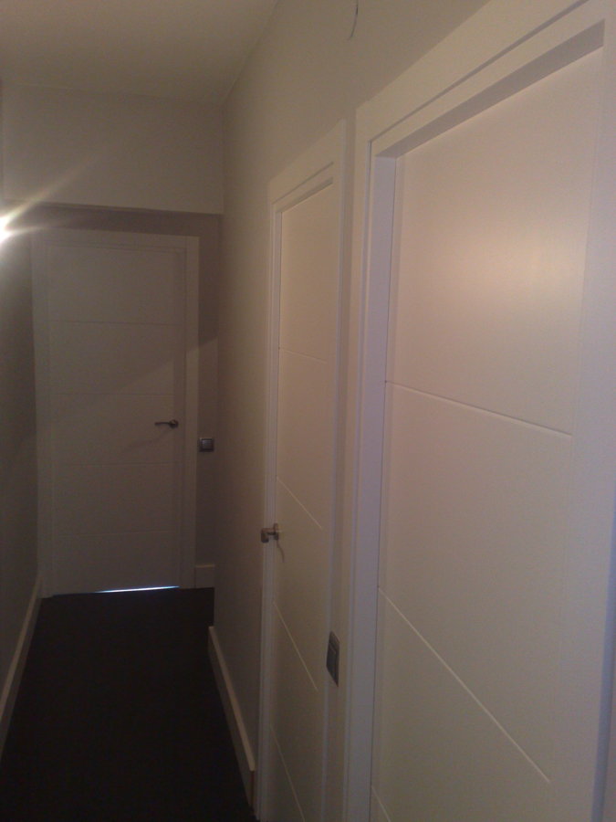 Conjunto de puertas ranuradas