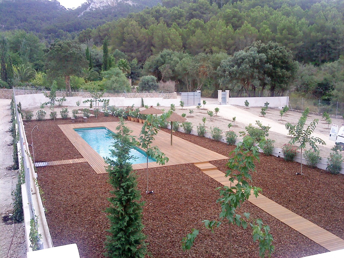 Conjunto de terraza y piscina