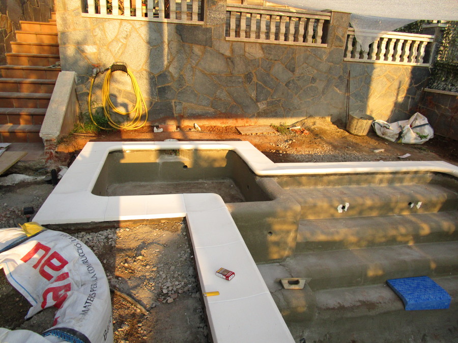 Conjunto impermeabilizado y con la corona puesta.