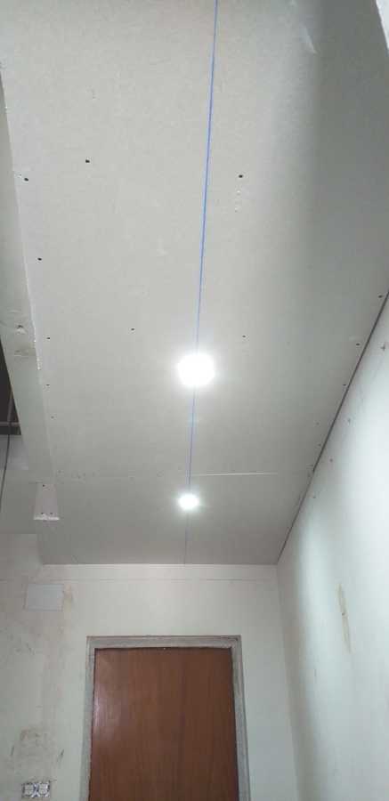 Conmutación de focos en pasillo