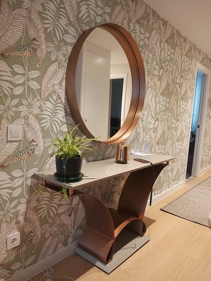 CONSOLA, ESPEJO, PAPEL PINTADO