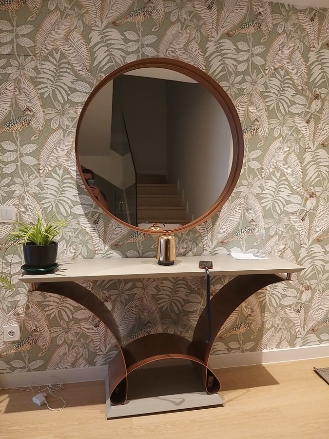 CONSOLA, ESPEJO, PAPEL PINTADO