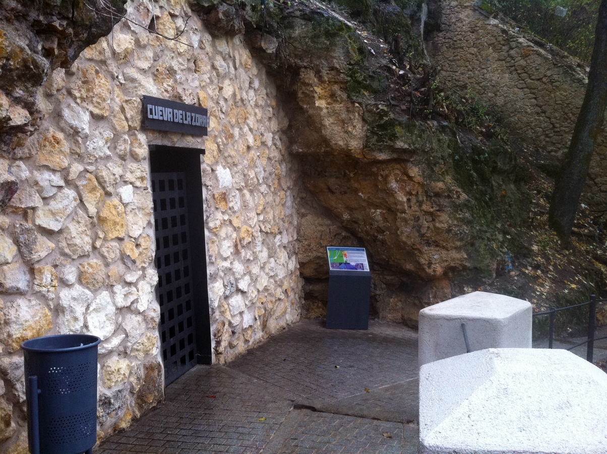 Consolidación de la muralla en la zona de la Cueva de La Zorra