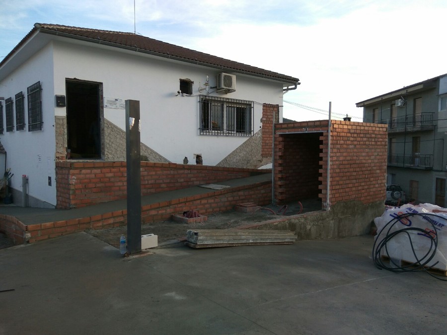 Construcción Baño Exterior y Rampa Minusvalidos