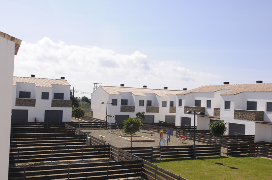 CONSTRUCCION DE 28 CASAS ADOSADAS