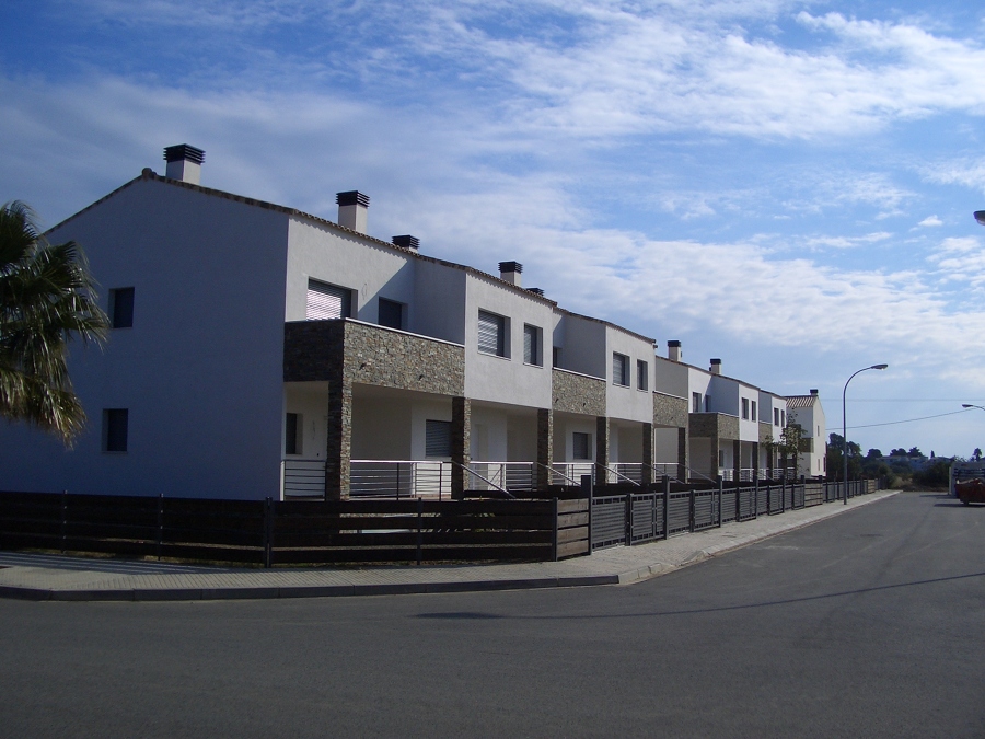 CONSTRUCCION DE 28 CASAS ADOSADAS