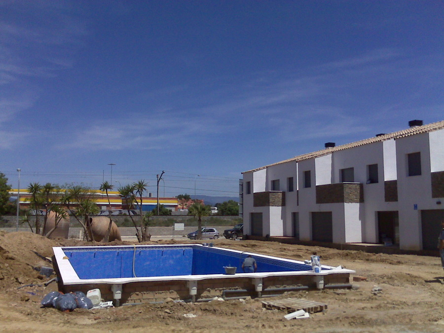 CONSTRUCCION DE 28 CASAS ADOSADAS