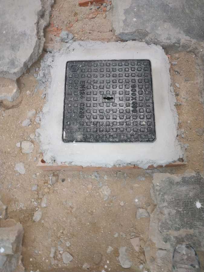 construccion de arqueta con tapa de hierro fundido