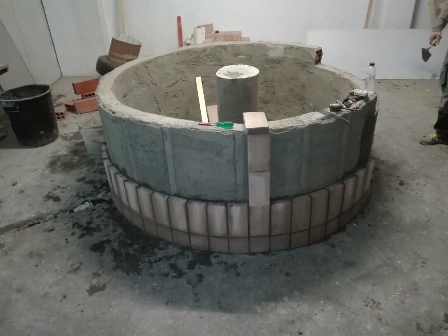 construcción de barbacoa redonda