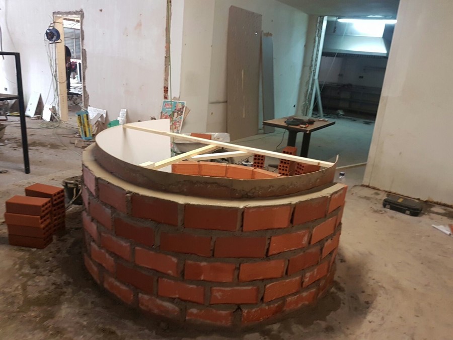 construcción de barbacoa redonda