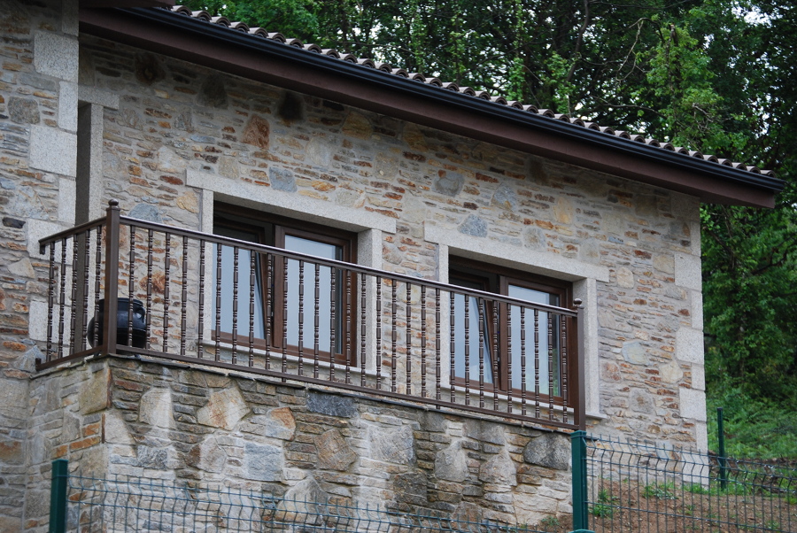 Construcción de casa rústica en Oleiros