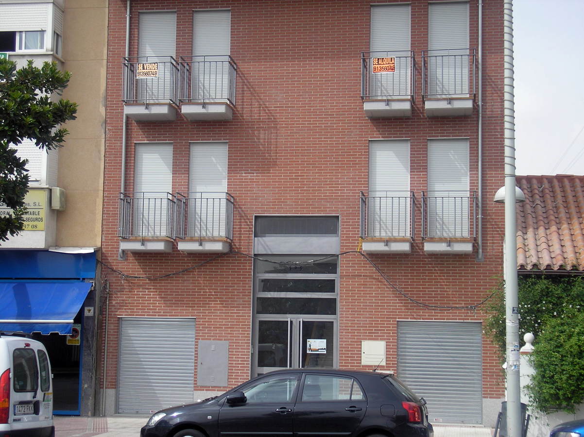 Construcción de cuatro viviendas y dos locales Comerciales