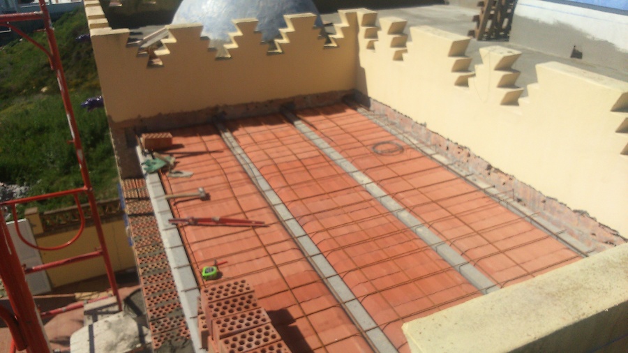 Construcción de forjado y posterior impermeabilización.