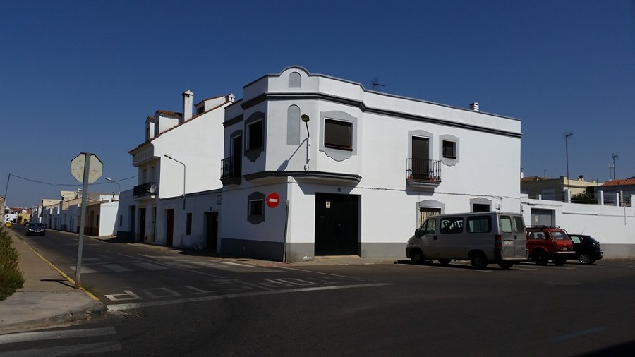 Construccion de local comercial y vivienda