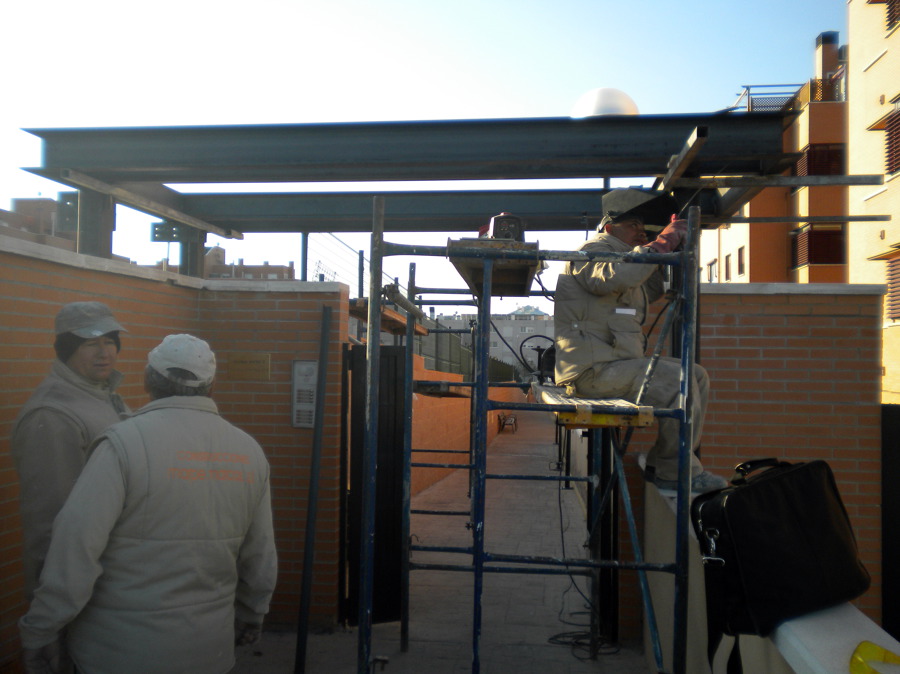 CONSTRUCCIÓN DE MARQUESINAS ACCESO A PORTALES