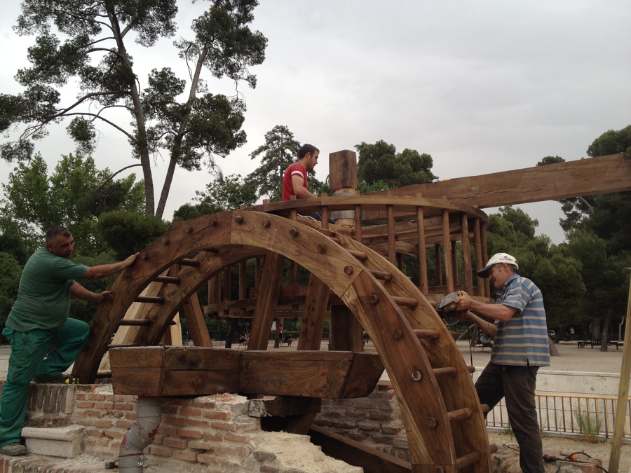 Construcción de noria antigua