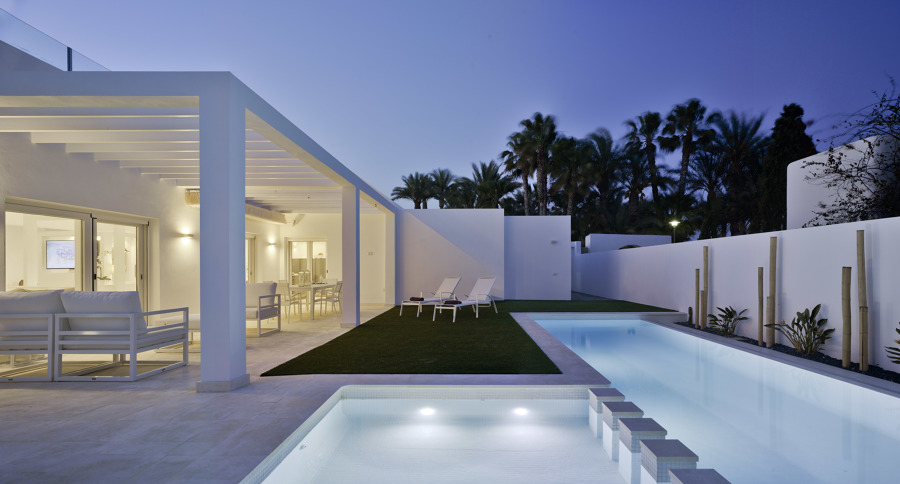 Construcción de piscina en vivienda residencial