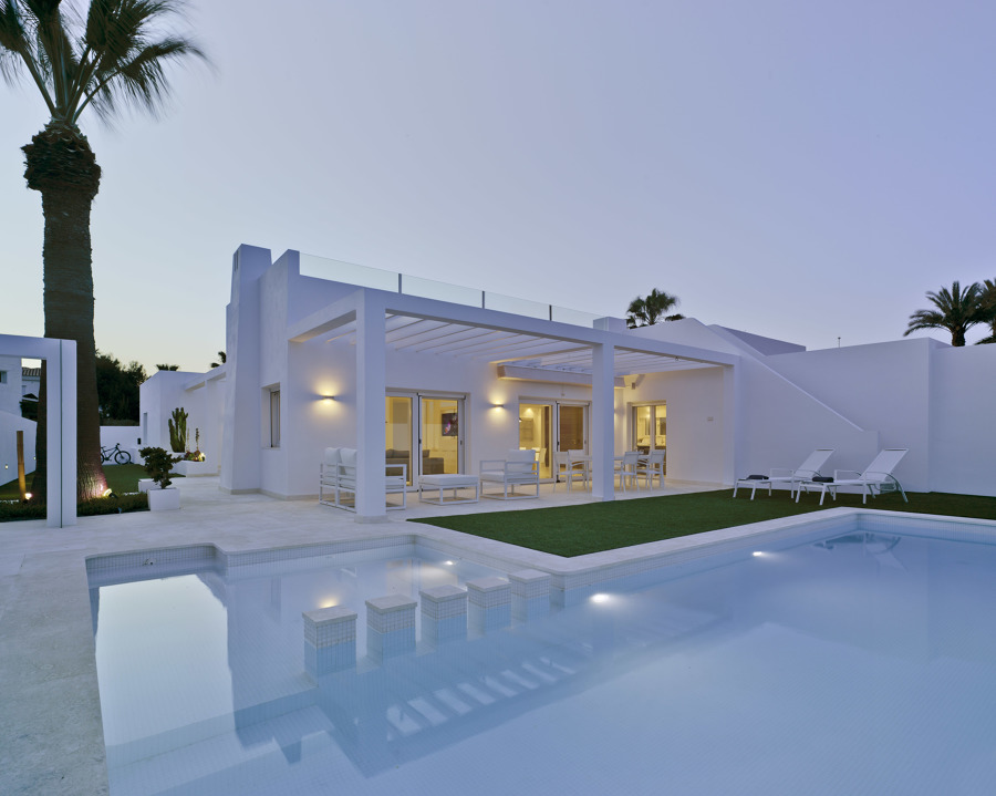 Construcción de piscina en vivienda residencial