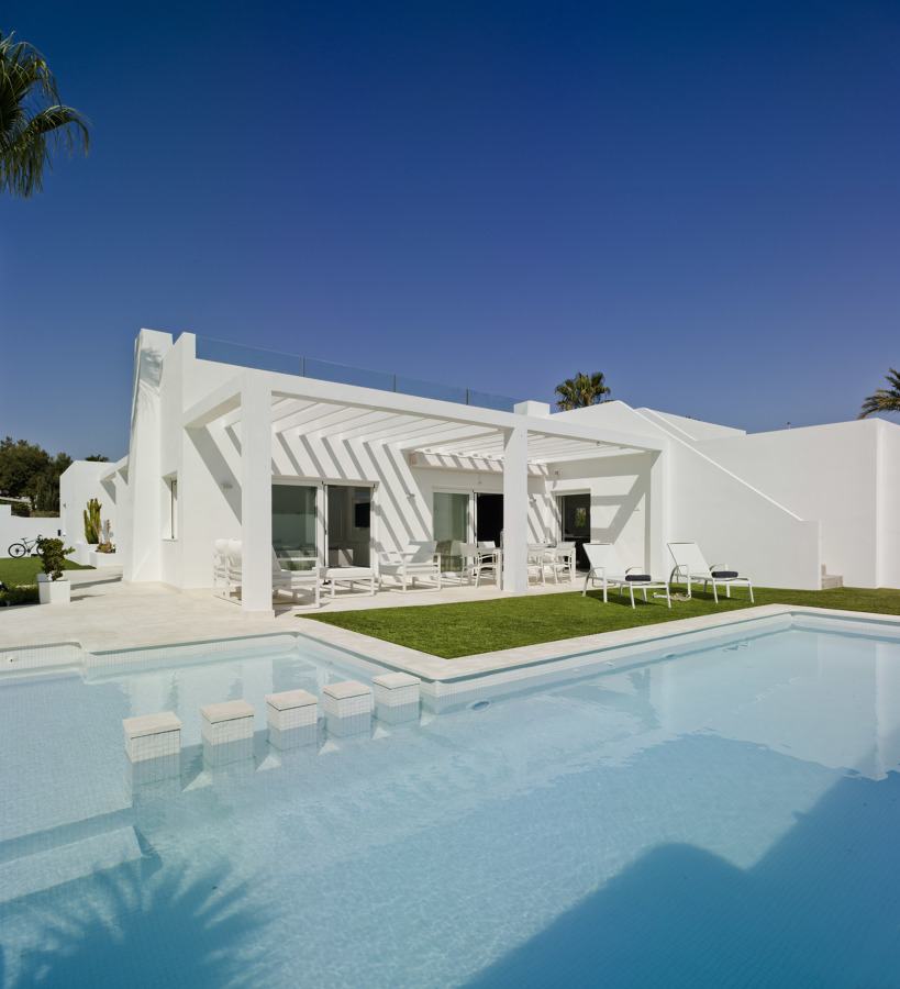 Construcción de piscina en vivienda residencial