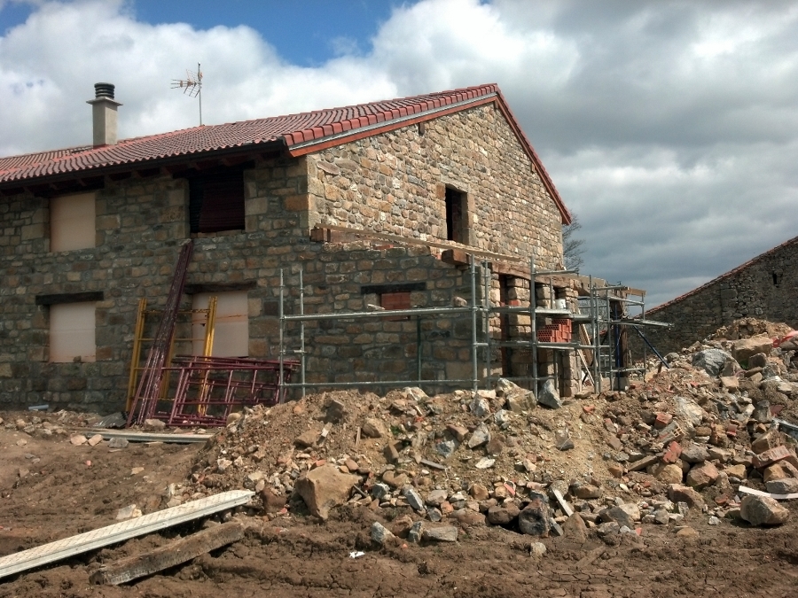 CONSTRUCCION DE PORCHE Y TRASTEROS