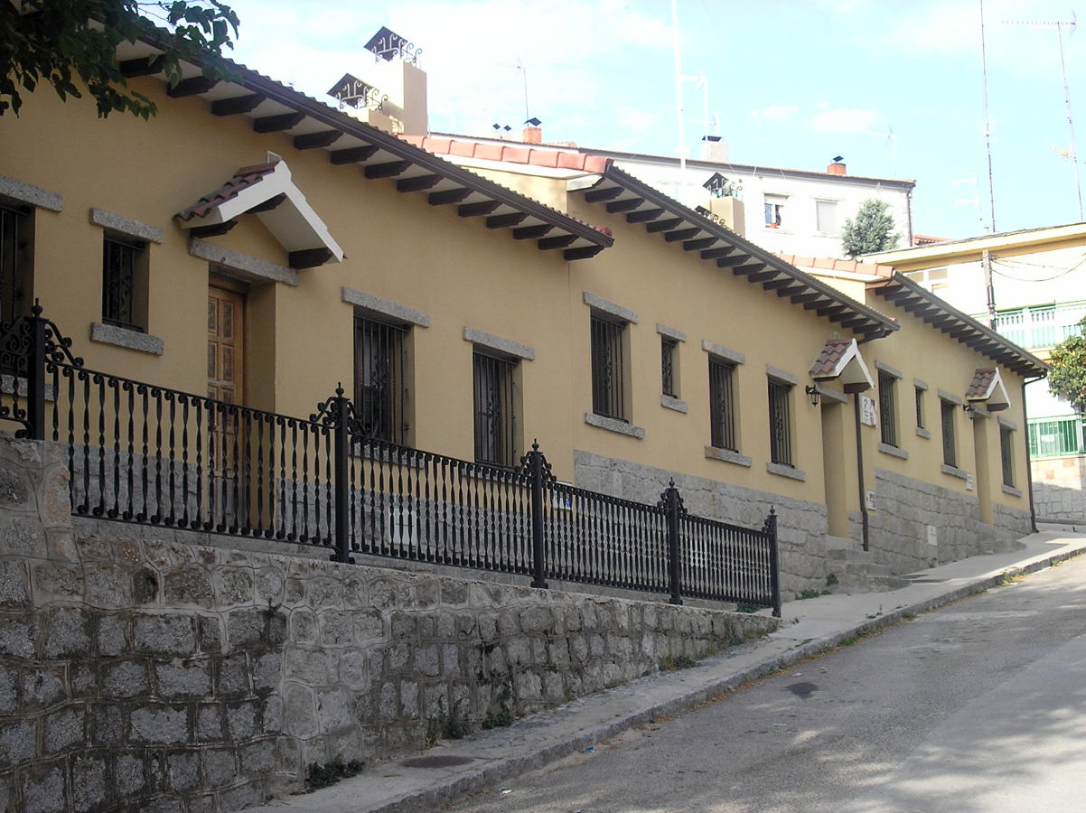 Construcción de Tres Viviendas Rurales El hoyo de pinares (Ávila)