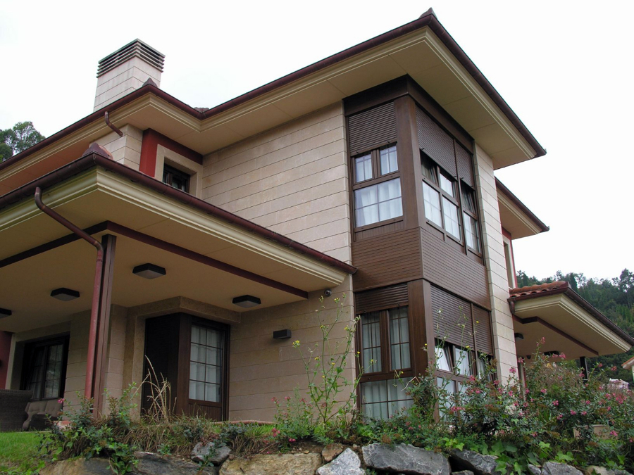 Construcción de vivienda nueva unifamiliar aislada - fachada