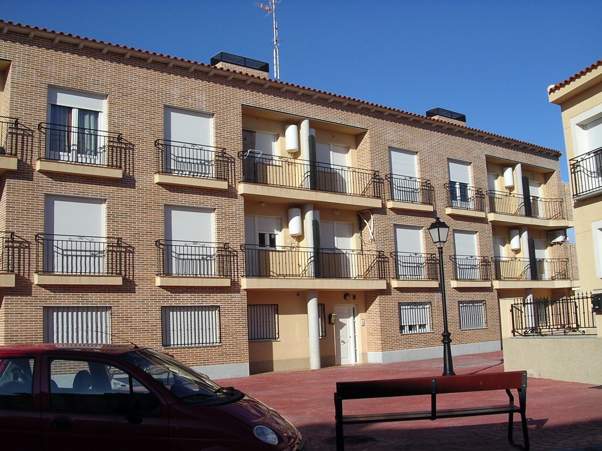 CONSTRUCCION EN BLOQUE DE 17 VIVIENDAS Y 11 VIVIENDAS UNIFAMILIARES