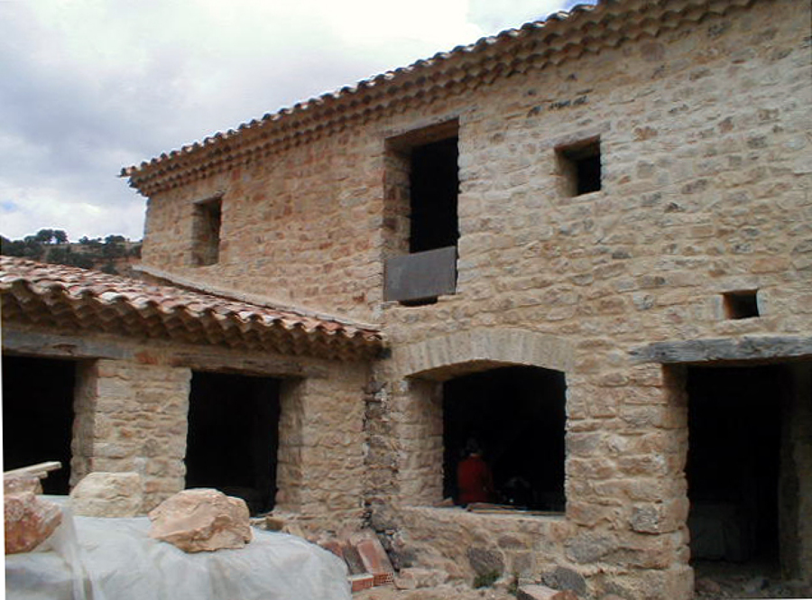 Construcción en mampostería maciza de 60-70 cm. de espesor