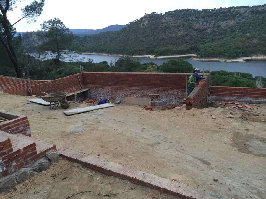 Construccion perimetro piscina 