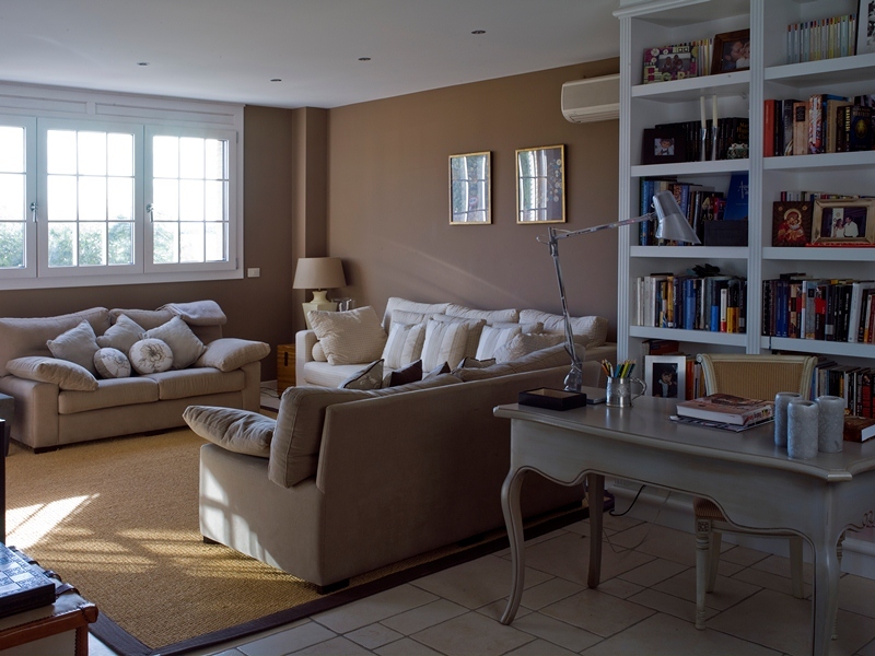 Construcción y decoración chalet rústico en torrent