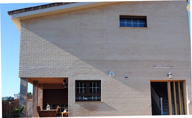 Construcción y decoración chalet rústico en torrent